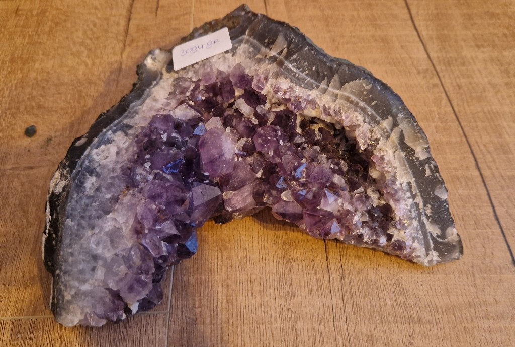 Grote natuurlijke Amethist Geode met Agaatrand – 3.094 gram, Ophalen of Verzenden, Mineraal