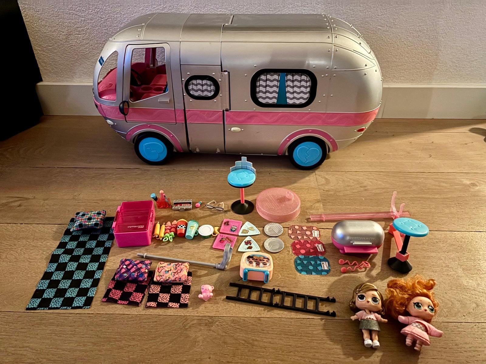 L.O.L. Surprise! Glamper Camper met accessoires en poppen, Ophalen of Verzenden, Zo goed als nieuw