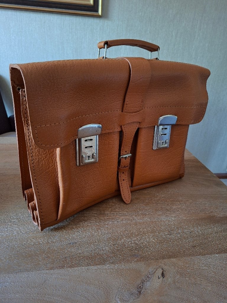 Vintage schooltas, Sieraden, Tassen en Uiterlijk, Tassen | Schooltassen, Ophalen, Bruin, Aktetas of Boekentas, Nieuw