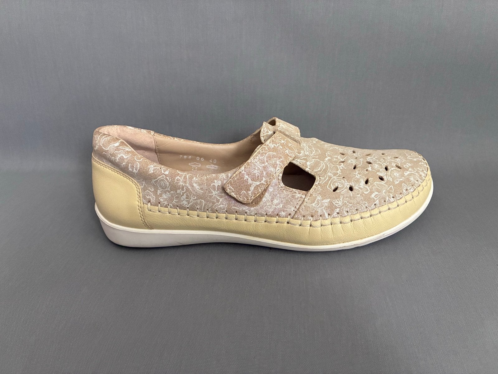 Helvesko Swiss Made zomer Instapper be Maat 40, Ophalen of Verzenden, Zo goed als nieuw, Instappers, Beige