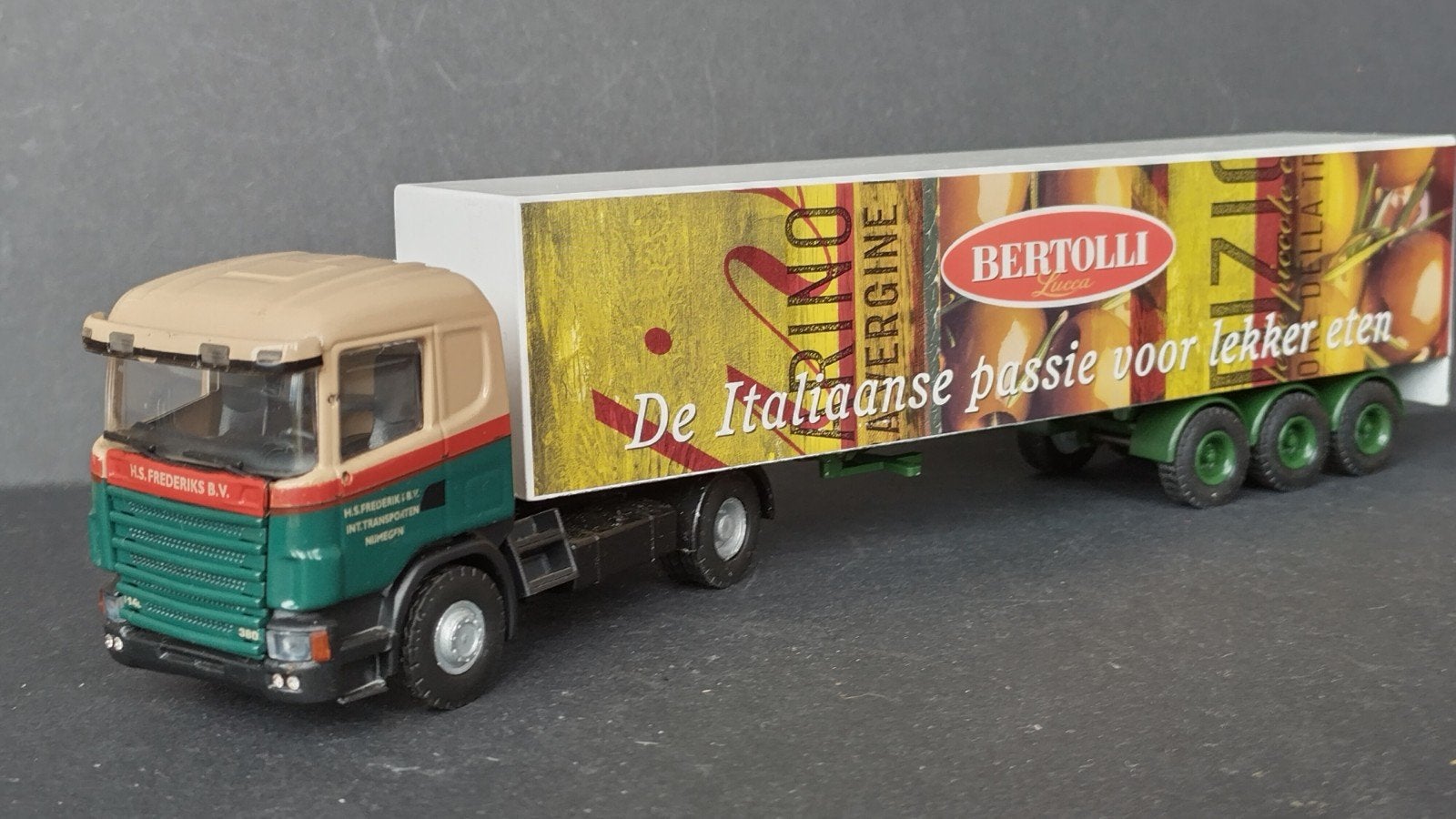 Scania 114 L H.S Frederiks Nijmegen Bertolli 1:50 Lion Pol, Verzenden, ., Zo goed als nieuw, Lion