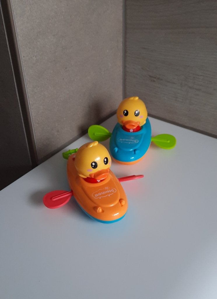 WATER SPEELGOED 2 EENDJES PEDDELEN IN KAJAK BADEENDJES, Kinderen en Baby's, Speelgoed | Badspeelgoed, Ophalen of Verzenden, Gebruikt