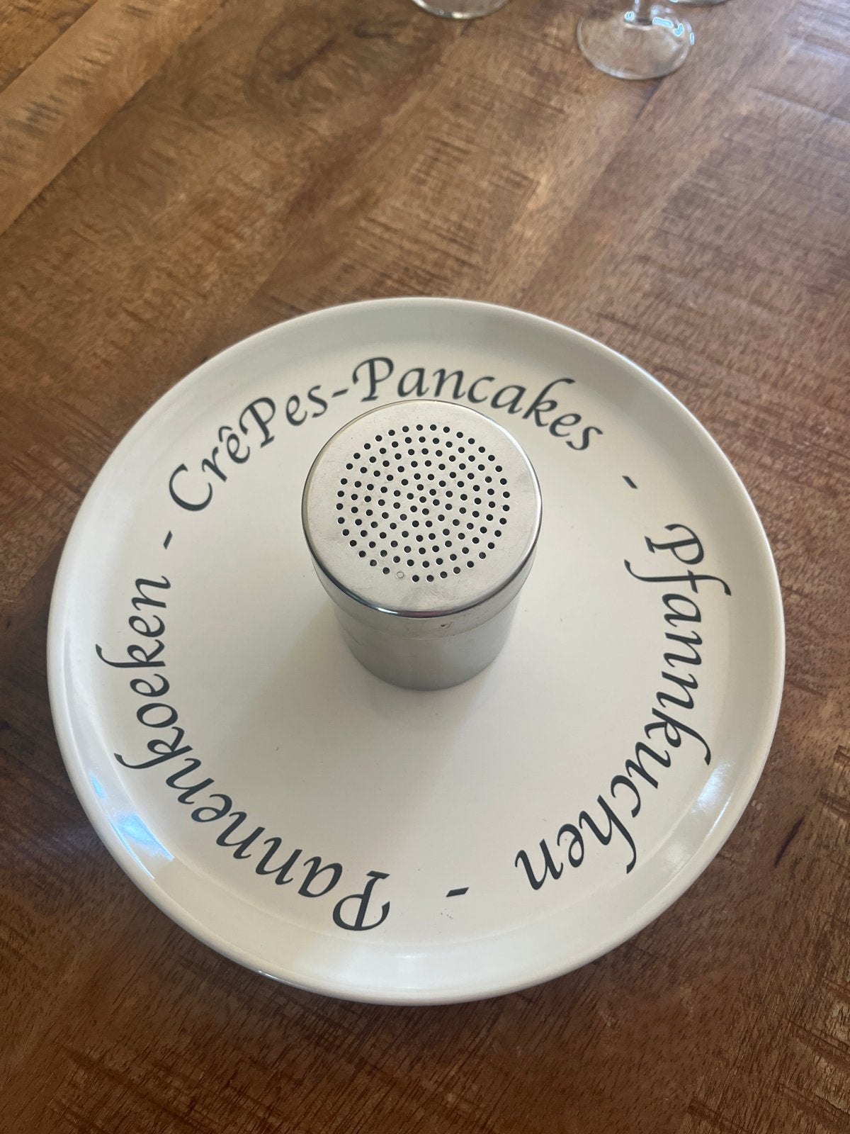 Pannenkoekenbord met poedersuikerstrooier, Ophalen of Verzenden, Steen/keramiek, Wit, Overige merken