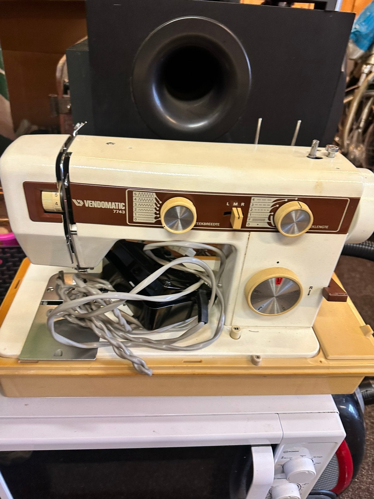 Naaimachine werk goed €25, Hobby en Vrije tijd, Naaimachines en Toebehoren, Ophalen of Verzenden, Zo goed als nieuw, Naaimachine