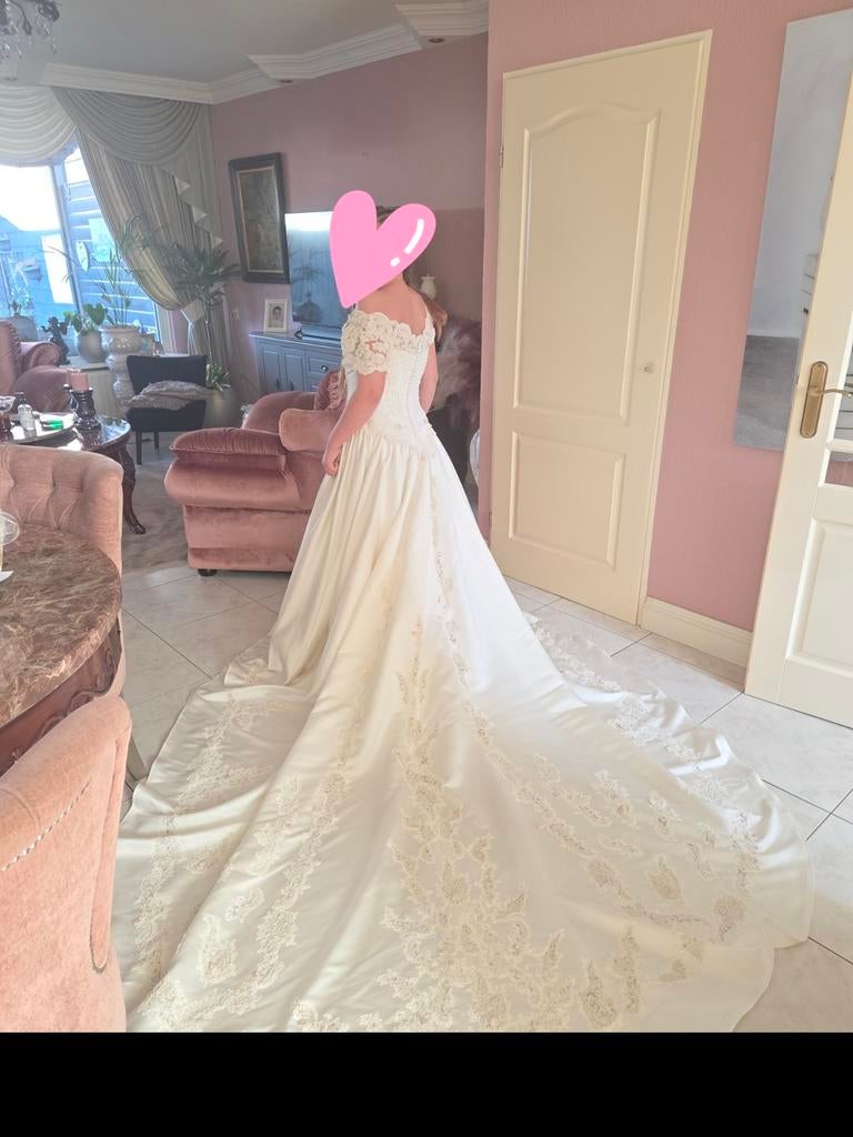 Mooie trouw jurk te koop maat 38, Kleding | Dames, Trouwkleding en Trouwaccessoires, Ophalen of Verzenden, Zo goed als nieuw, Trouwjurk