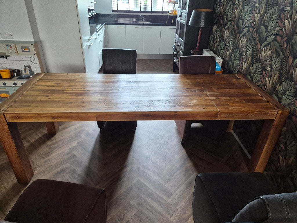 Foto 3 van Robuuste uitschuifbare eettafel 182–240 cm + 4 stoelen