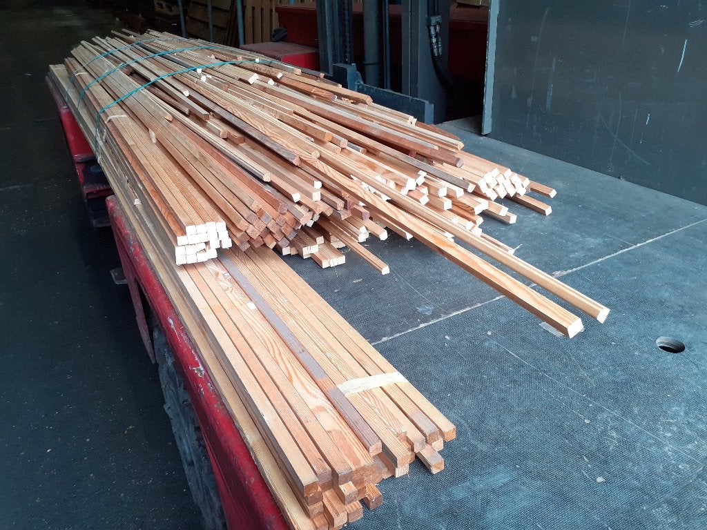 Partij 1500m1 Siberisch Lariks latten 15x17mm en 17x17mm, Ophalen of Verzenden, 250 cm of meer, Overige typen
