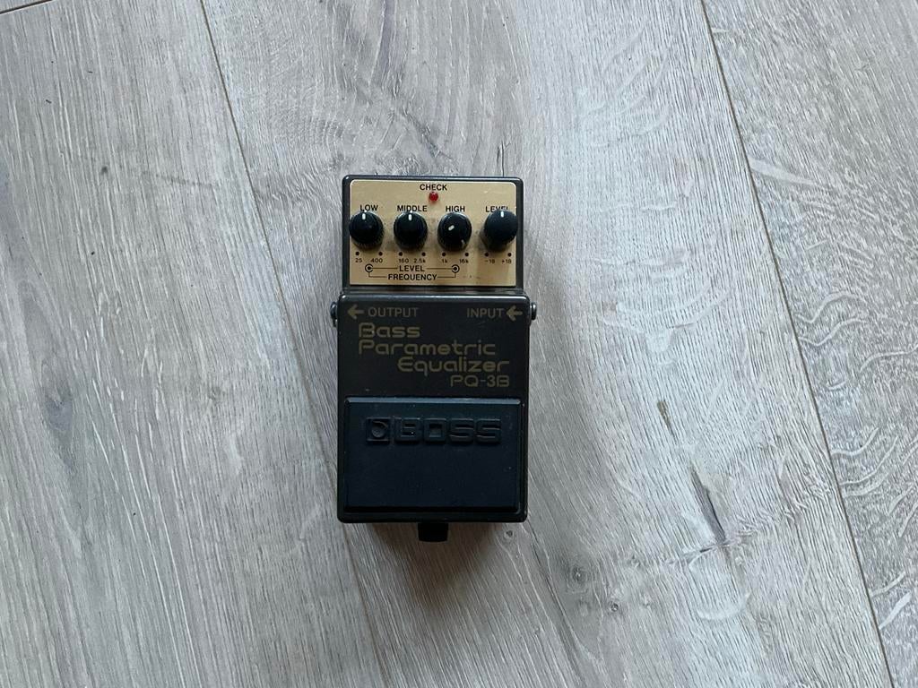 Boss Bass Parametric Equalizer PQ-3B in nette staat, Muziek en Instrumenten, Ophalen of Verzenden, Zo goed als nieuw, Equalizer