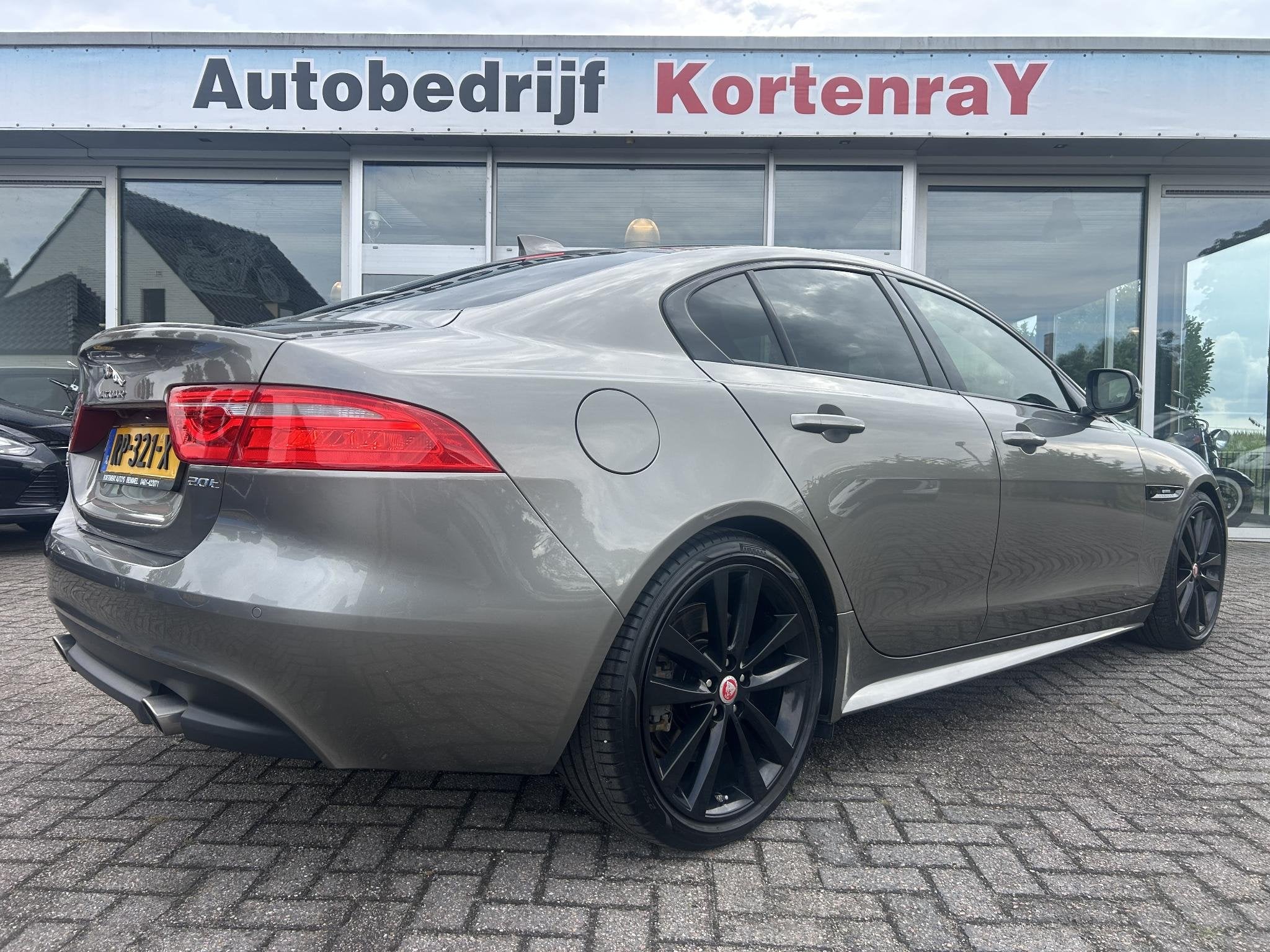 Jaguar XE 2.0 Portfolio R Sport Black Pack/Bomvol opties/Spe, Auto's, Automaat, Dealer onderhouden, Euro 6, 4 cilinders