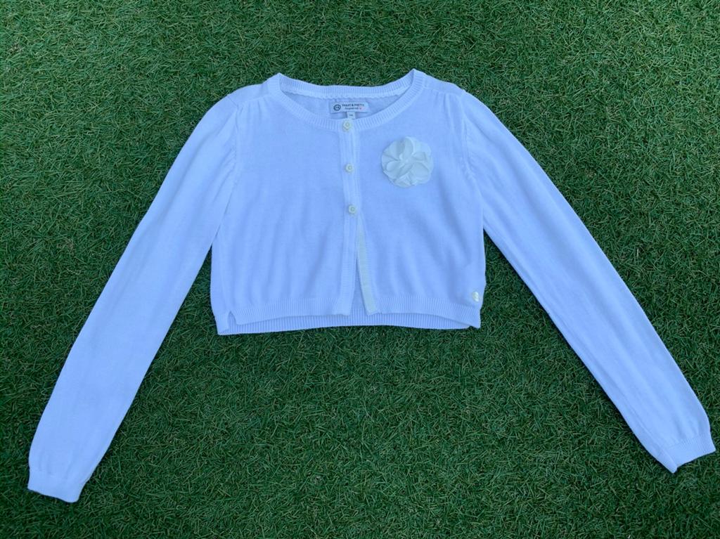 TE KOOP: prachtige witte bolero met bloem maat 116 C&A ZGAN, Ophalen of Verzenden, Zo goed als nieuw, Meisje, Trui of Vest
