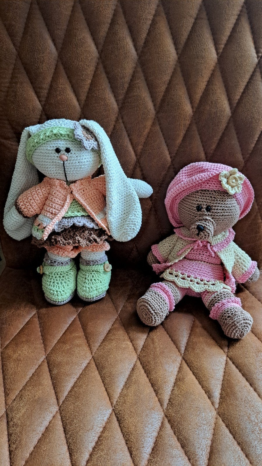 Gehaakte knuffels: konijn en beer.  per stuk 20.00, Kinderen en Baby's, Speelgoed | Knuffels en Pluche, Overige merken, Overige karakters