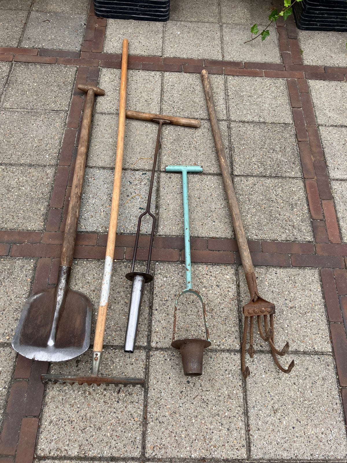 Degelijk tuingereedschap, Ophalen, Gebruikt