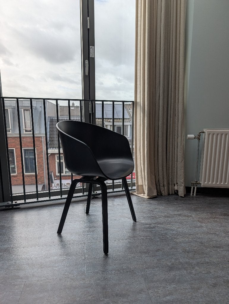 6 zwarte HAY About A Chair stoelen, Zes originele HAY About A Chair stoelen in zwart, Zwart, Zo goed als nieuw, Vijf, Zes of meer stoelen