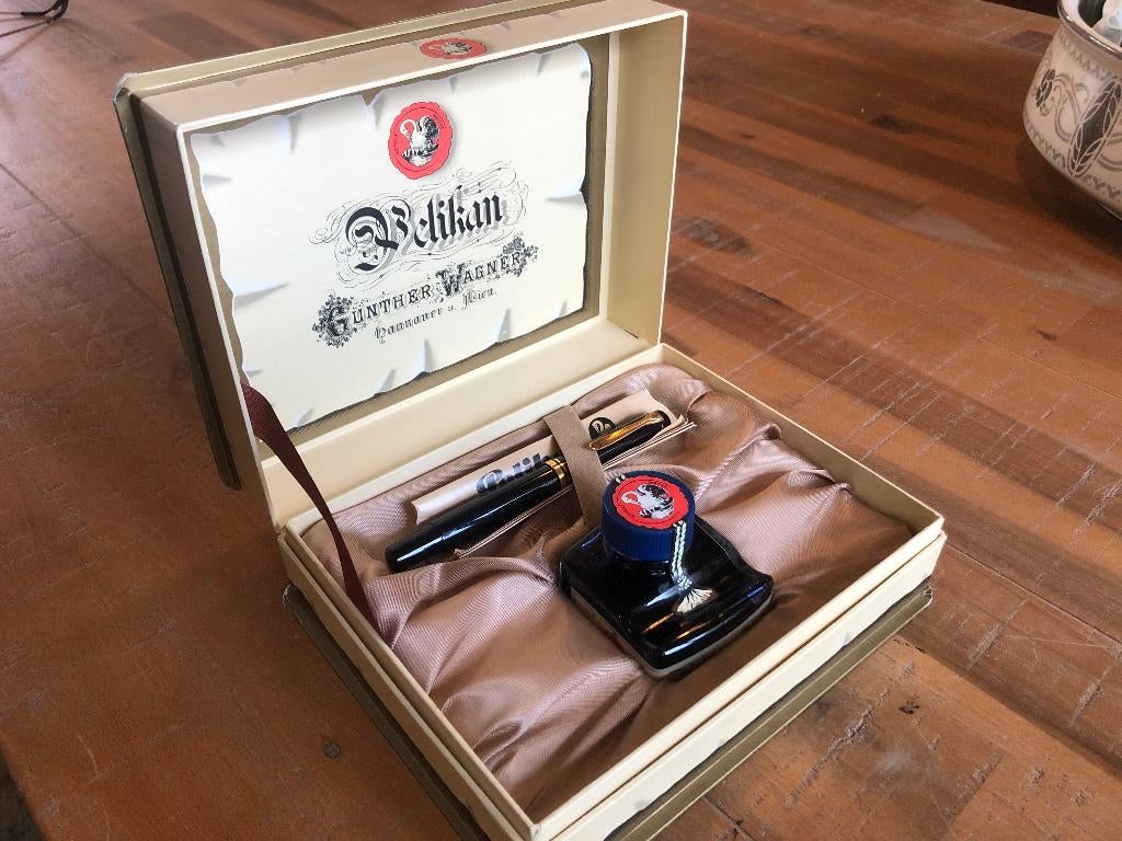 Pelikan vulpen +originele geschenkdoos + inkt (klassiek set), Verzamelen, Pennenverzamelingen, Overige merken, Met doosje, Ophalen of Verzenden
