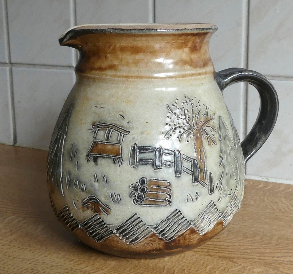 Zoutglazuur vaas vintage kan sgraffito schenkkan 318, Gebruikt, Beige, 16 cm, Ophalen of Verzenden