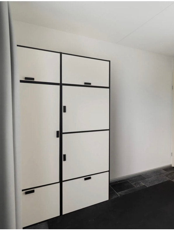 IKEA kast in zwart met witte deuren, Ophalen, 100 tot 150 cm, Zo goed als nieuw, 150 tot 200 cm