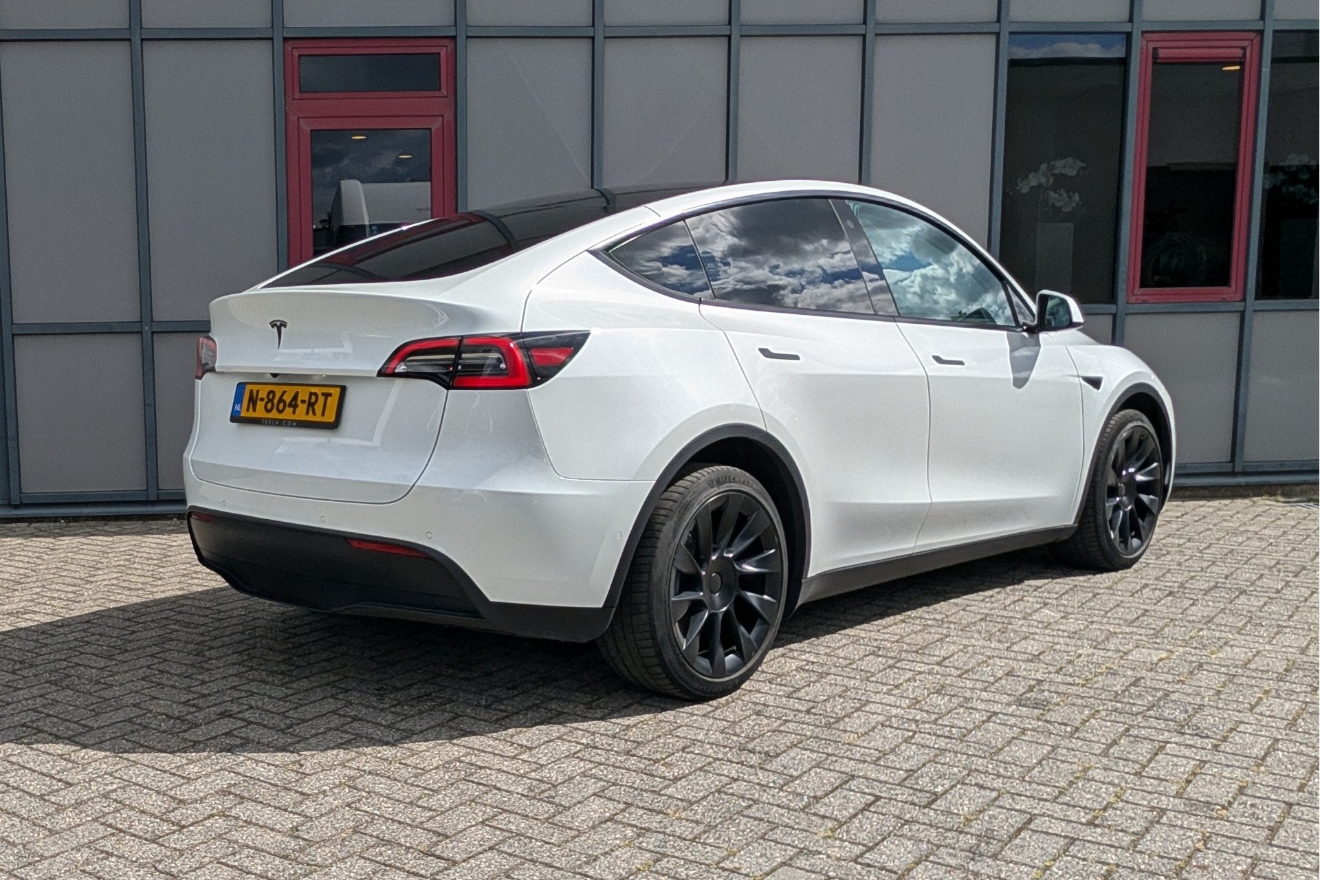 Tesla Model Y Long Range AWD 75kWh SOH 90% (bj 2021), Auto's, Tesla, Automaat, Dealer onderhouden, Gebruikt, Zwart