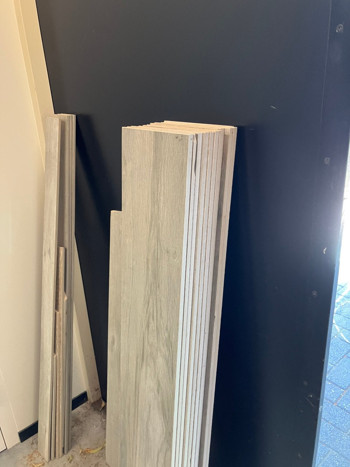 Te koop vloer tegels192x1200mm voldoende voor toilet vloer, Doe-het-zelf en Verbouw, Ophalen, 30 cm of meer, 50 tot 150 cm, Zo goed als nieuw