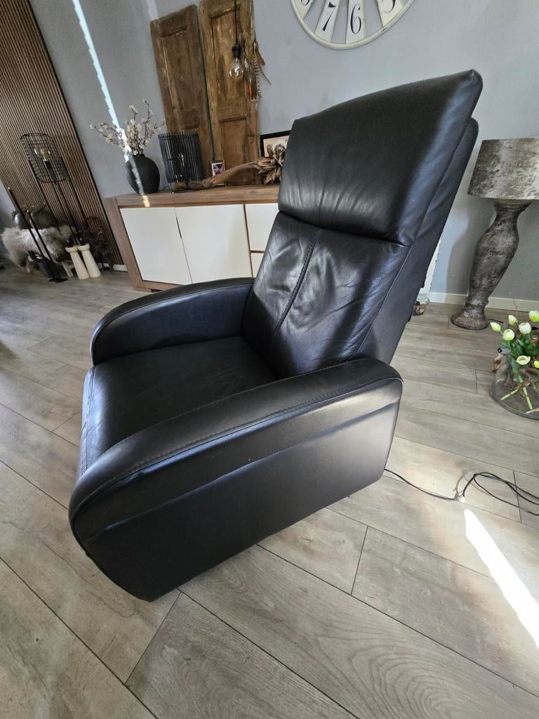 Relaxstoel met elektrische bediening - Prima staat, Ophalen, Zwart, Leer, Zo goed als nieuw