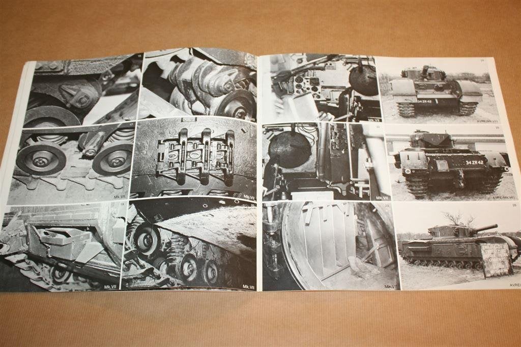 Tamiya Photographic Album of British Churchill Tank, Boeken, Ophalen of Verzenden, Tweede Wereldoorlog, Gelezen, Overige onderwerpen