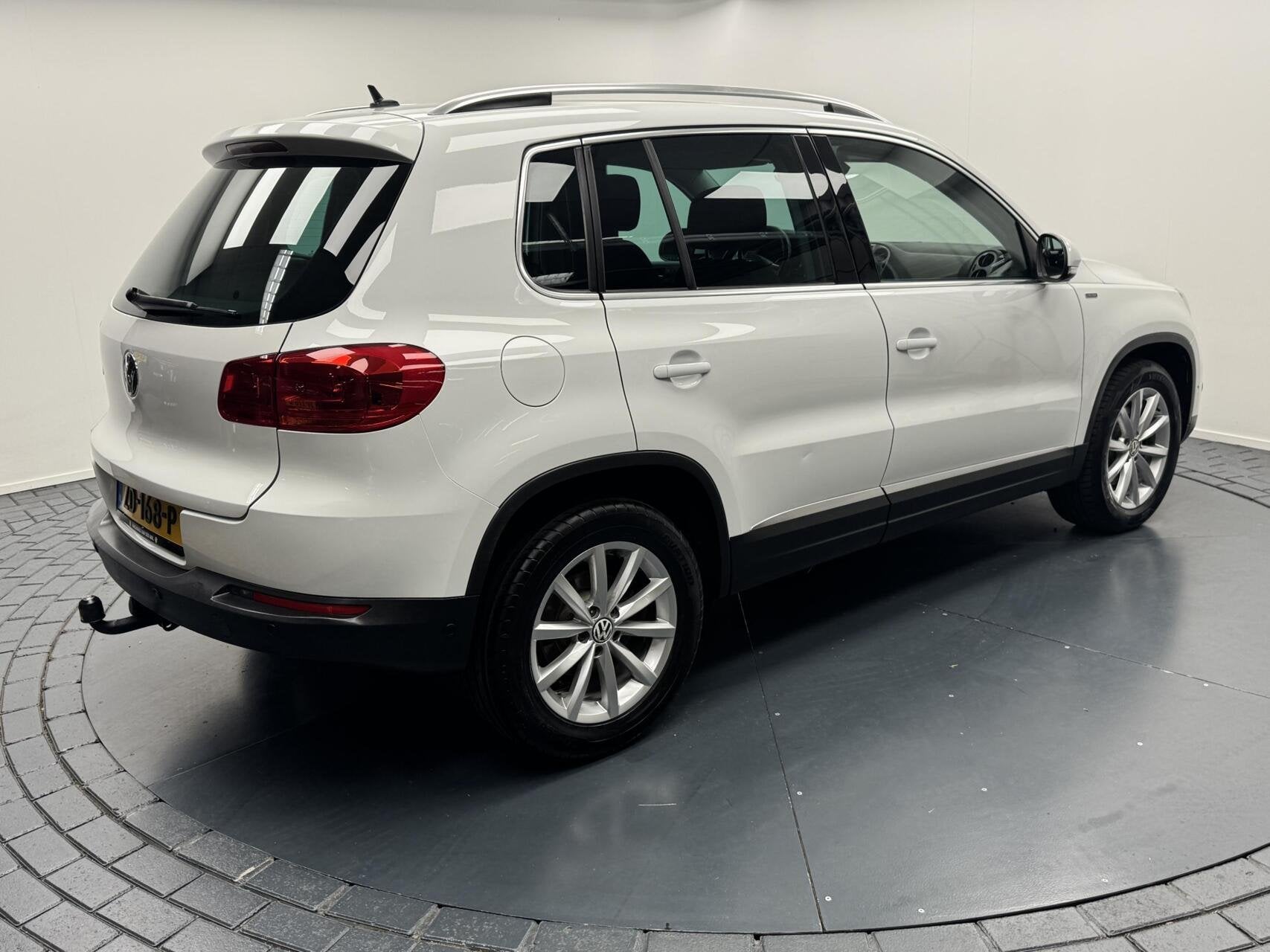 Volkswagen Tiguan 1.4 TSi Lounge Trekhaak-Carplay-Cr.contr-C, Auto's, Voorwielaandrijving, Euro 5, Gebruikt, 4 cilinders