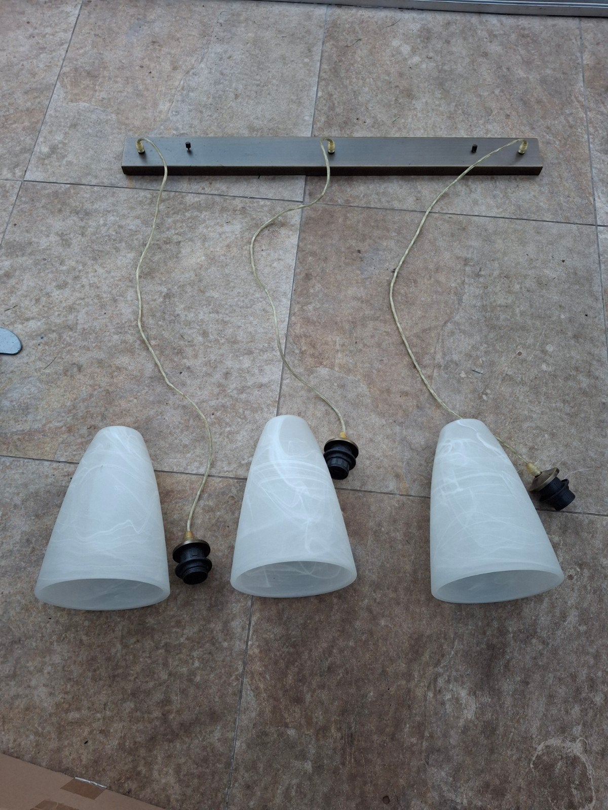 Kwantum 3-lichts hanglamp met glazen kappen, Ophalen, Gebruikt, E27 (groot), Glas