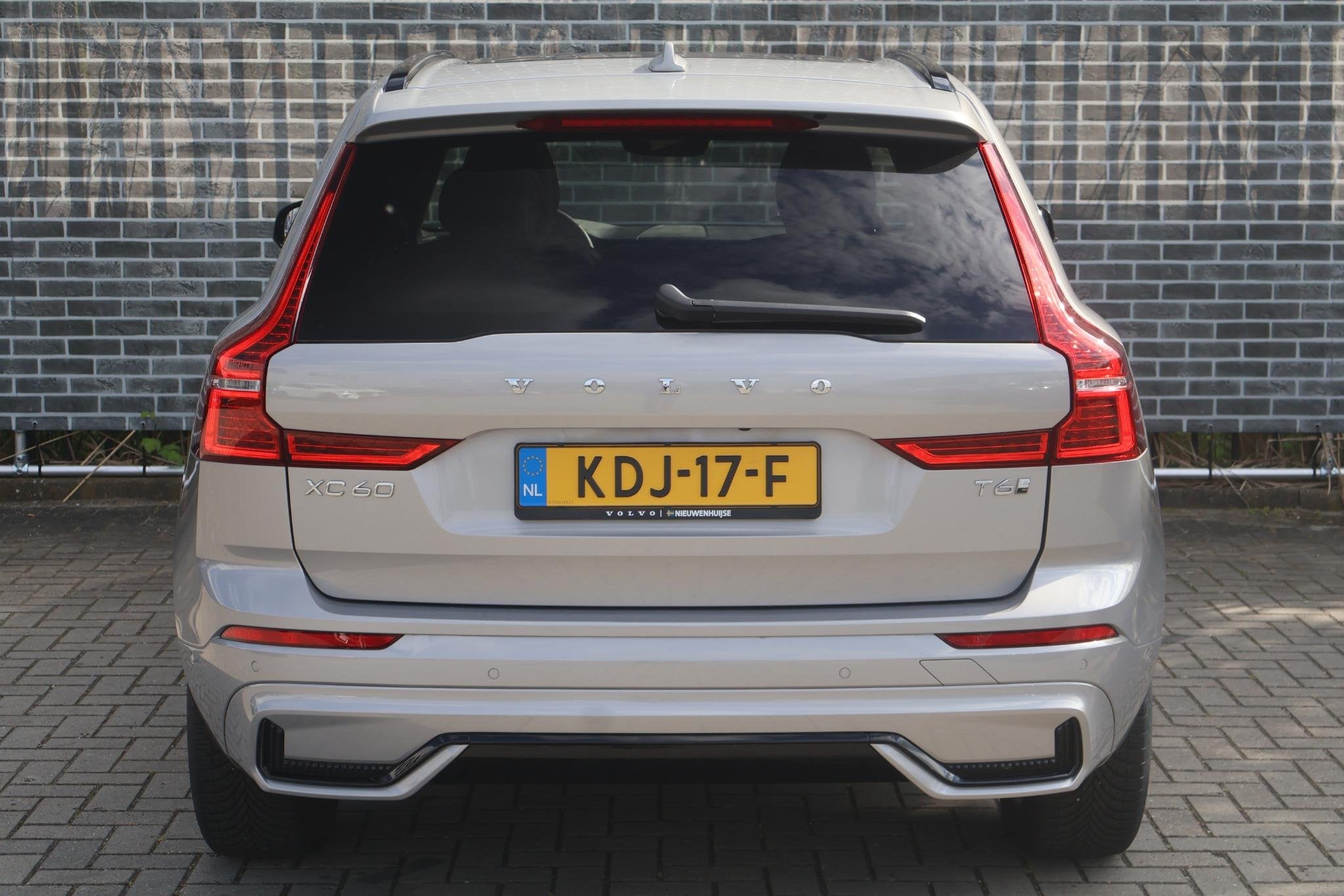 Volvo XC60 2.0 T6 Plug-in Hybrid AWD Plus Dark | PHEV Long R, Auto's, Stof, Gebruikt, Euro 6, 4 cilinders