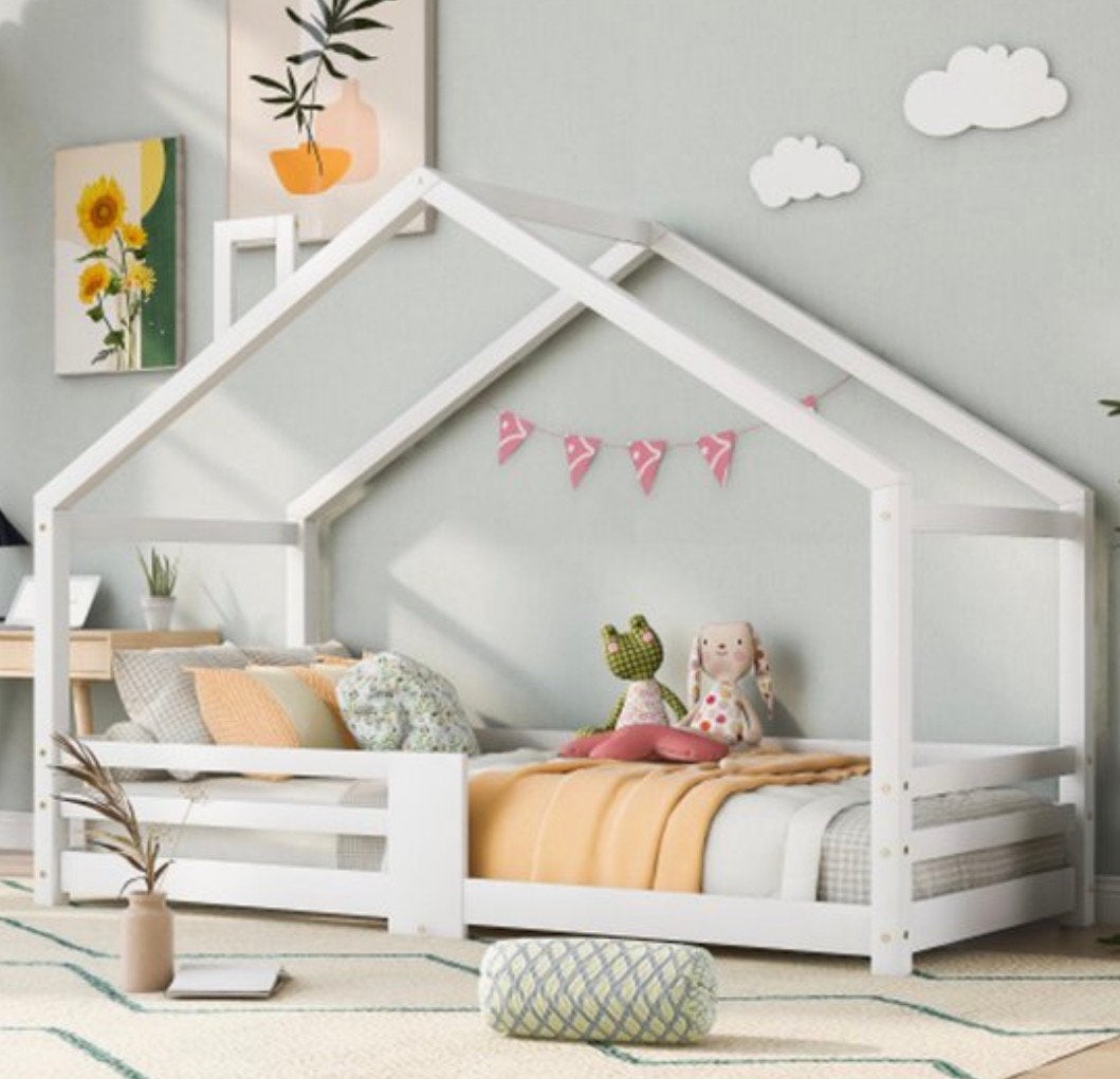 NIEUW! Peuterbed / huisbed 90x200cm, Ophalen, 85 tot 100 cm, Nieuw, Lattenbodem