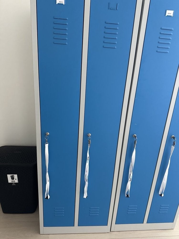Locker, Ophalen