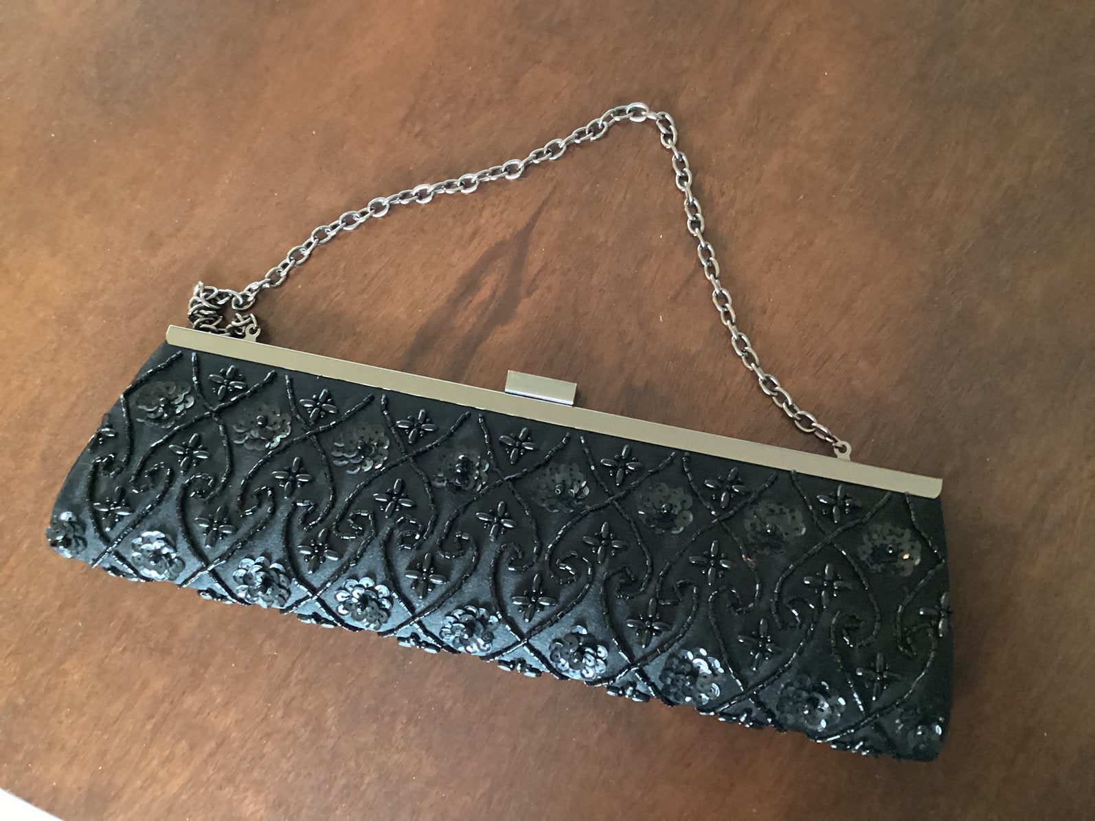 Clutch/Beugeltas.Met Kralen bezet Front en Draagketting., Ophalen of Verzenden, Zo goed als nieuw, Zwart, Avondtasje