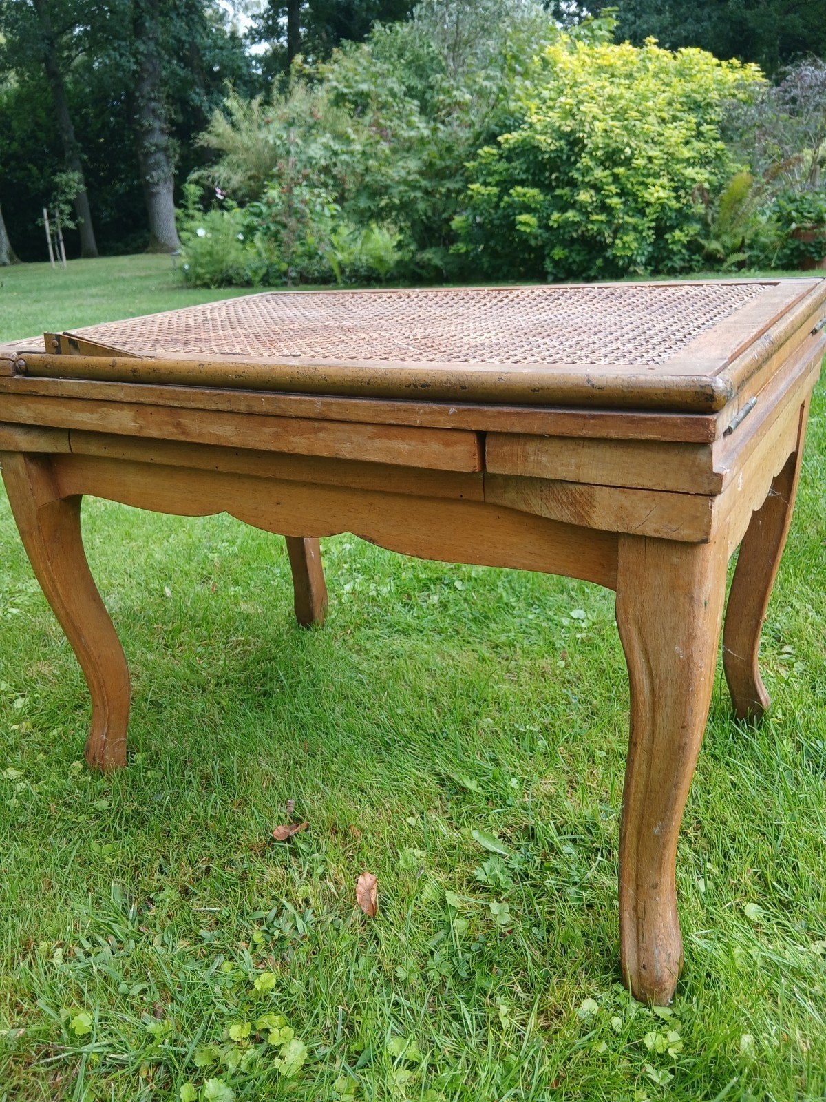 brocante bidet tafeltje magasins du Louvre, Ophalen