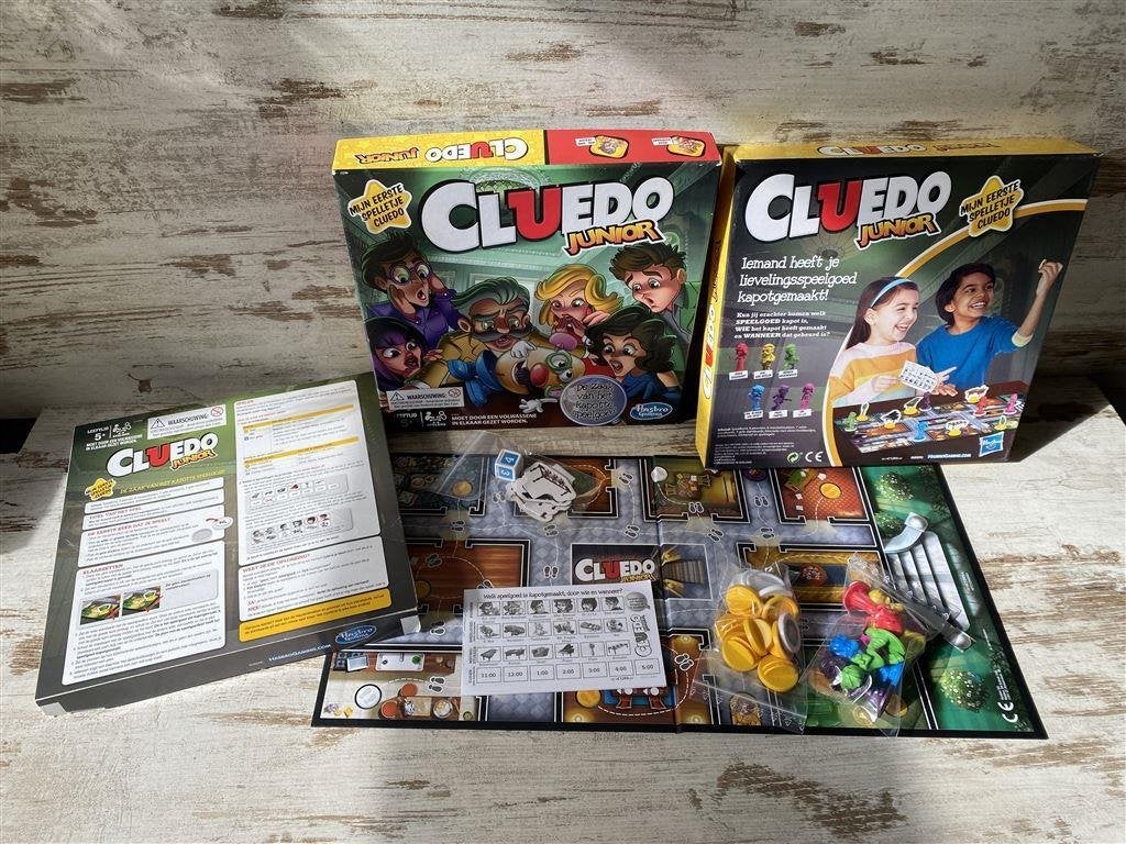 Cluedo junior vierkante vernieuwde versie [s233], Hobby en Vrije tijd, Gezelschapsspellen | Bordspellen, Verzenden, Zo goed als nieuw