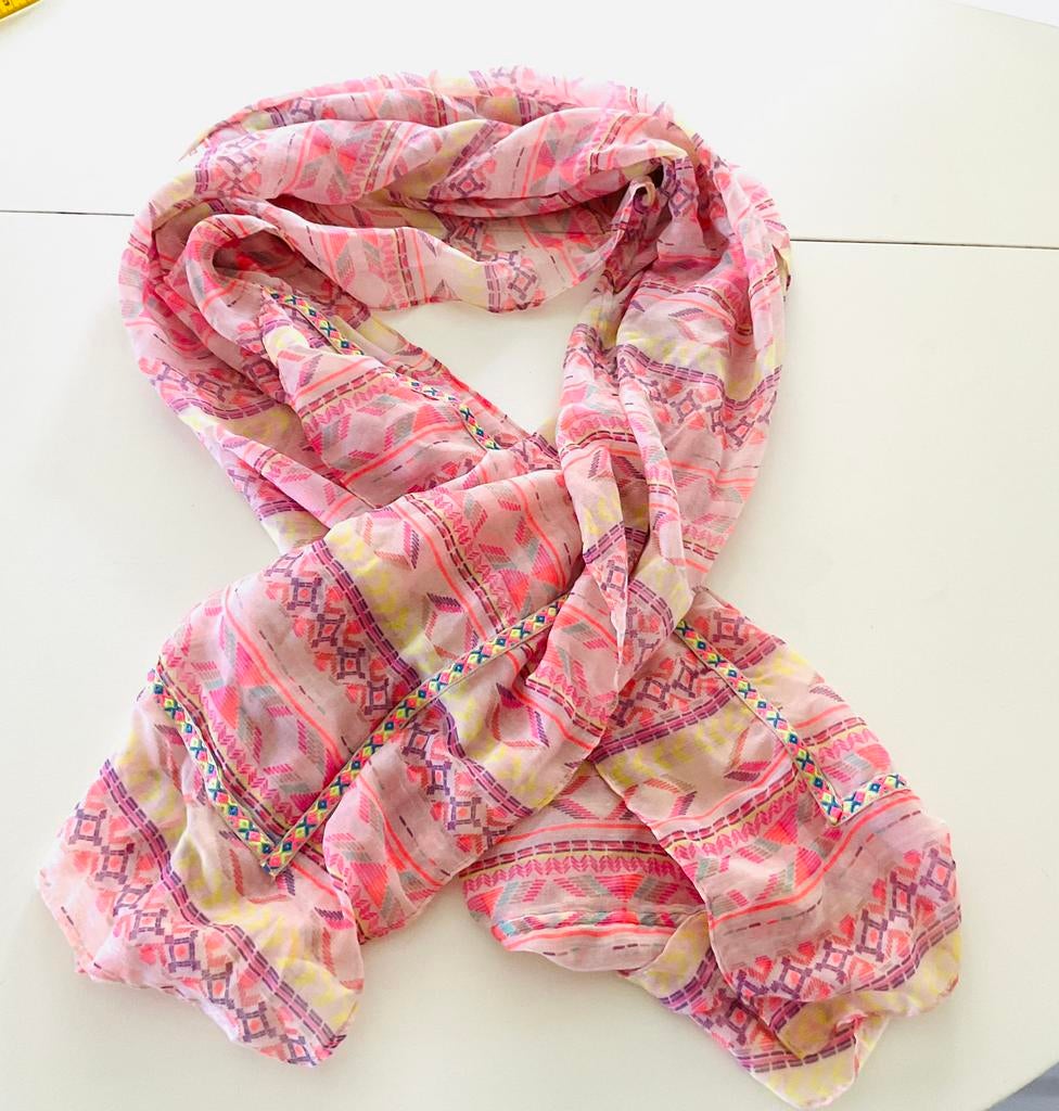 Zomerse shawl met geweven band, nieuw, Kleding | Dames, Mutsen, Sjaals en Handschoenen, Ophalen of Verzenden, Nieuw, Maat 46/48 (XL) of groter