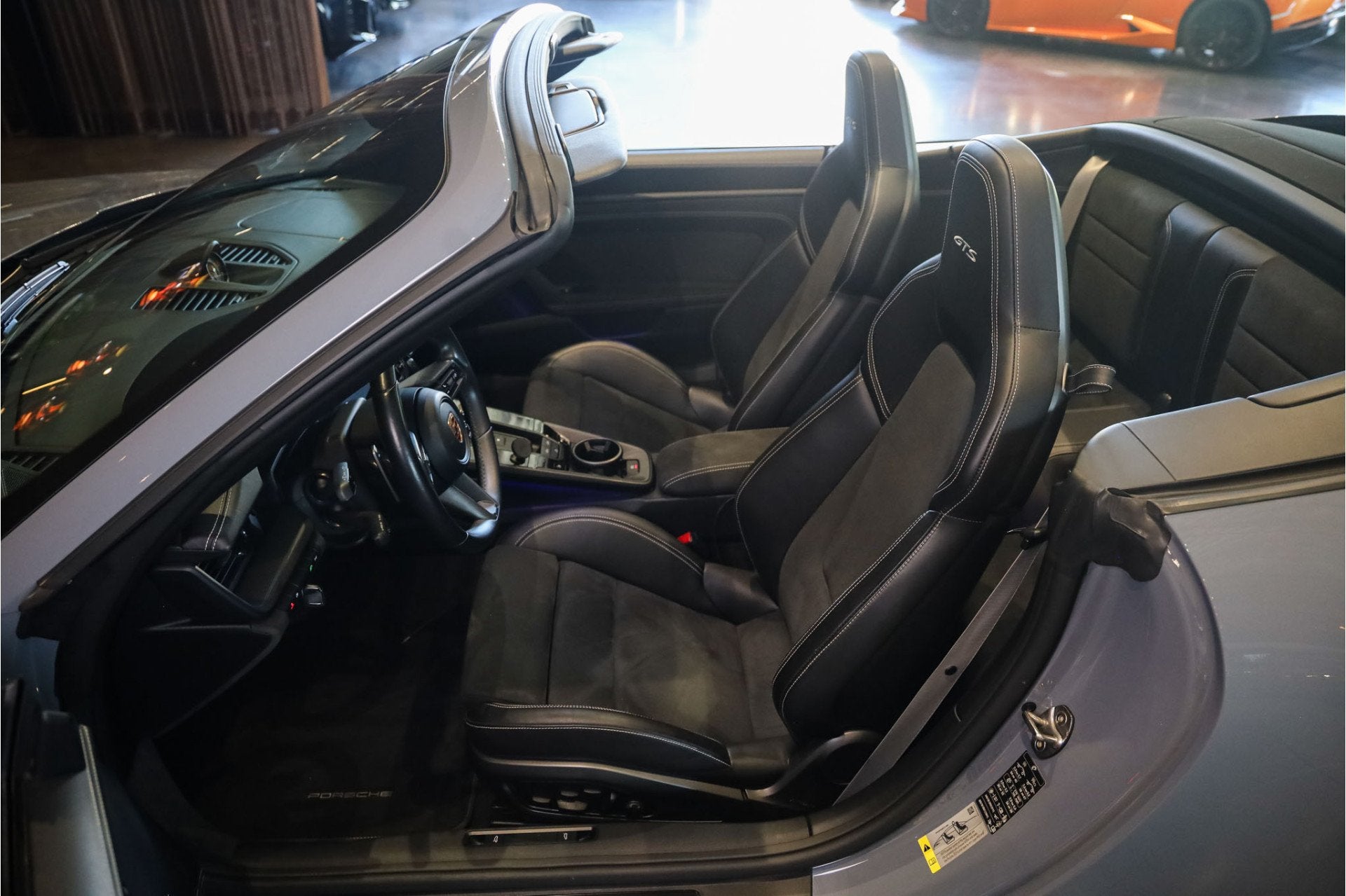 Foto 23 van Porsche 911 Cabrio 3.0 Carrera 4 GTS Voll GT3 Sportstoelen 1