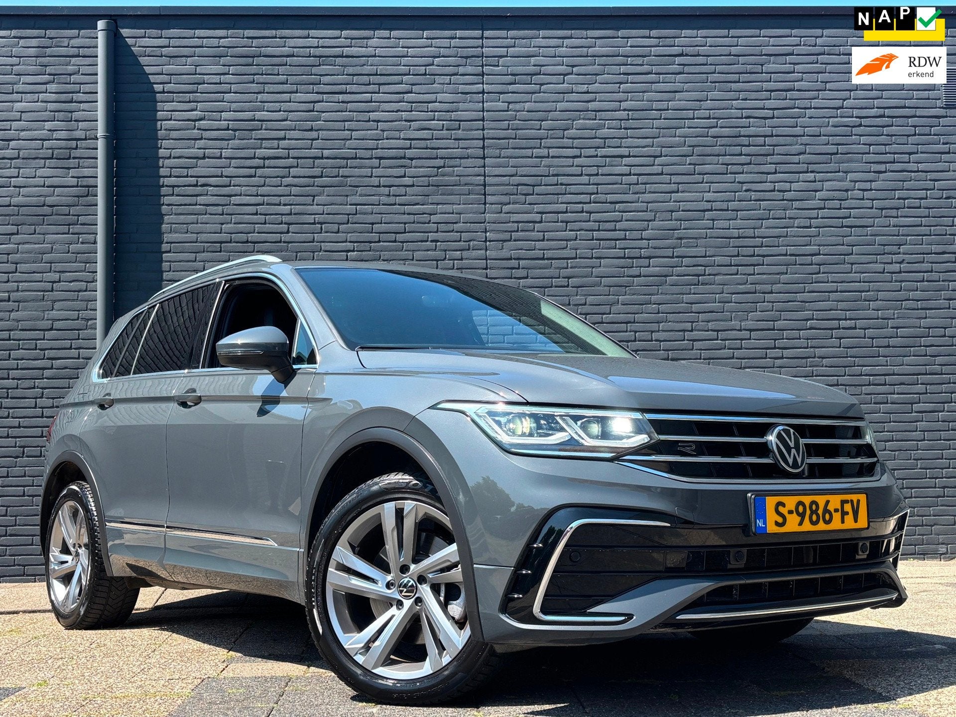 Volkswagen Tiguan 1.4 TSI eHybrid R-Line | Pano | Virtual, 4 cilinders, 150 pk, Hybride Elektrisch/Benzine, SUV of Terreinwagen