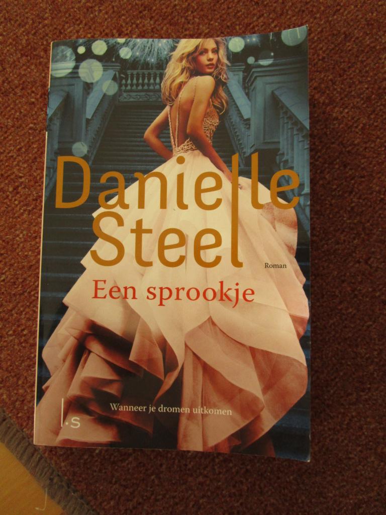 Danielle Steel - Een sprookje, Ophalen of Verzenden, Zo goed als nieuw, Danielle Steel, Nederland