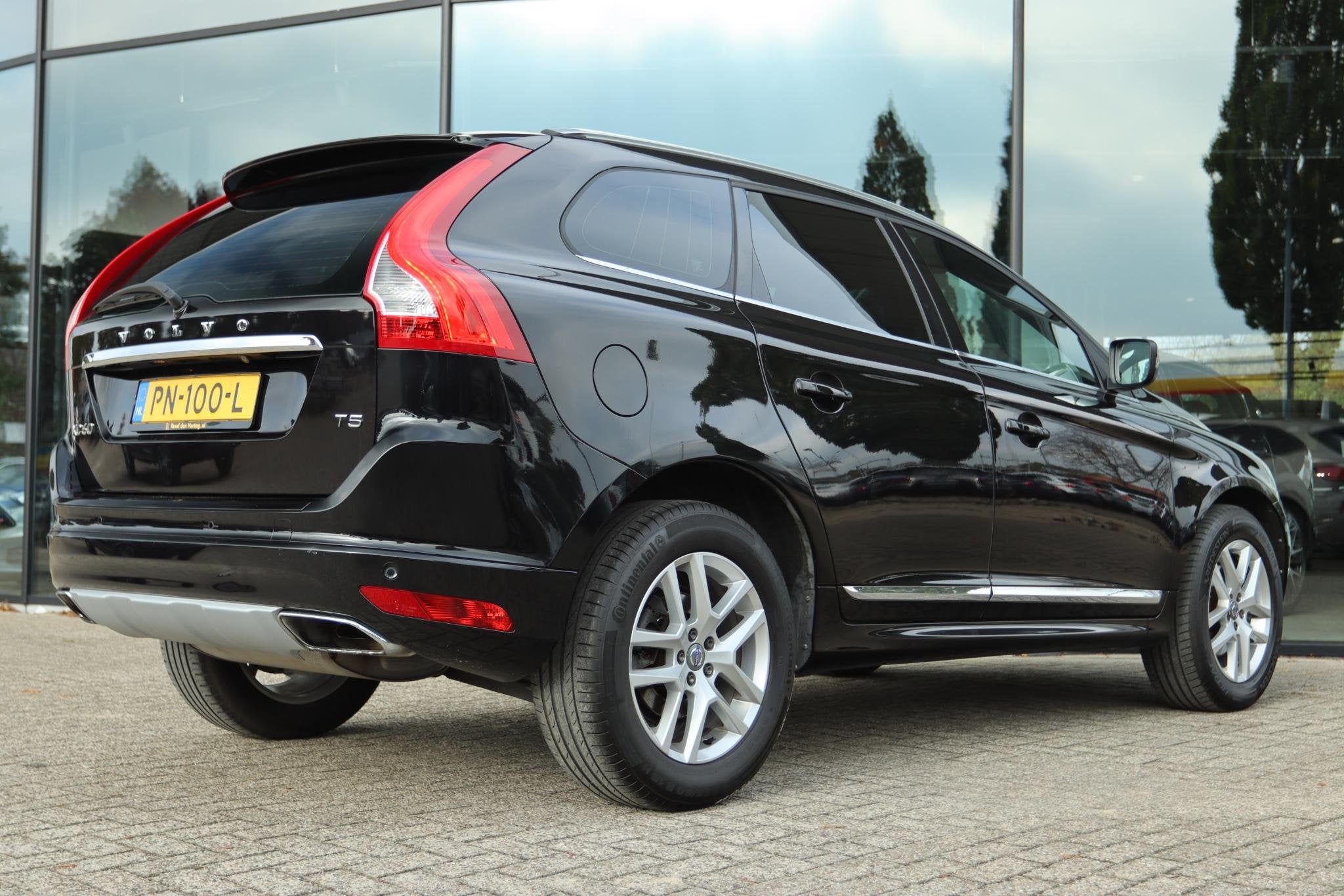 VOLVO XC60 2.0 T5 FWD POLAR+ AUT. | PANO | LEDER | XENON | M, Auto's, 15 km/l, Gebruikt, 4 cilinders, 1969 cc