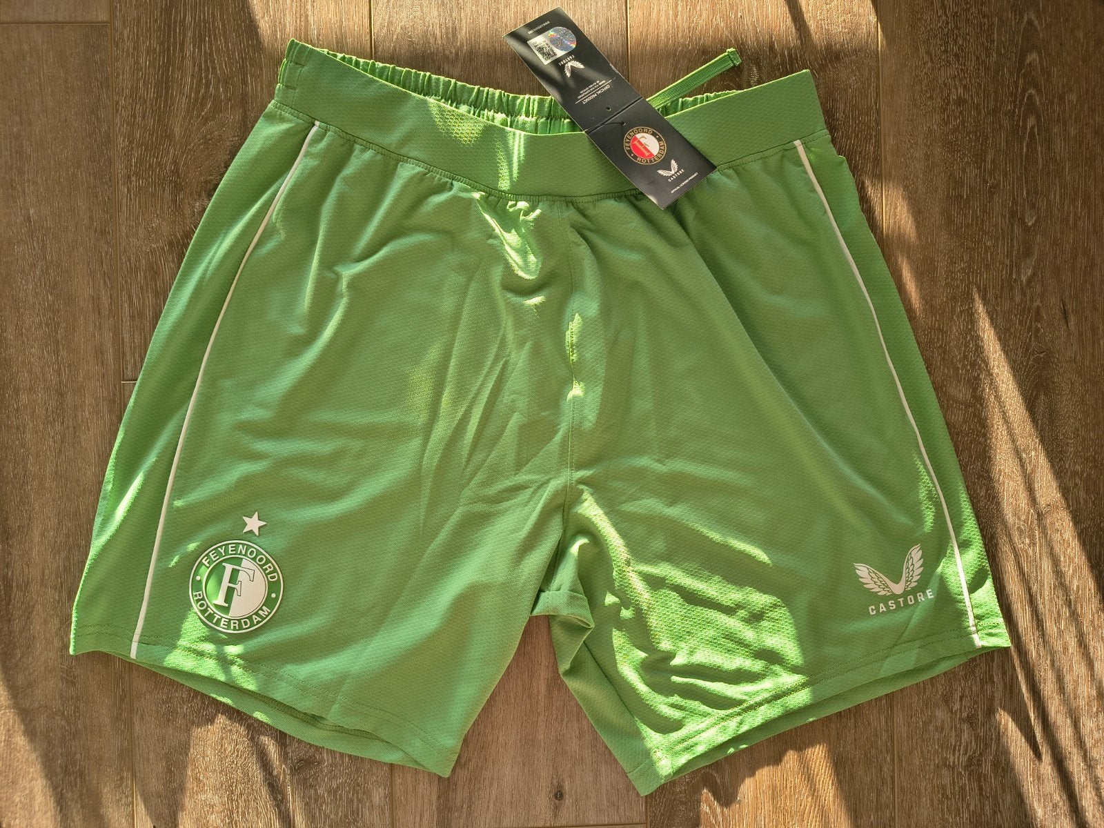 Feyenoord Castore short/broekje 3e tenue seizoen 2023-2024, Kleding | Heren, Sportkleding, Maat 52/54 (L), Nieuw, Voetbal, Groen