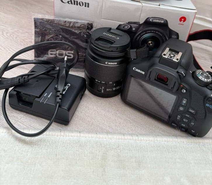 Canon EOS 2000D met 18-55mm lens en tas, Canon, Autofocus, Ophalen of Verzenden, Zo goed als nieuw