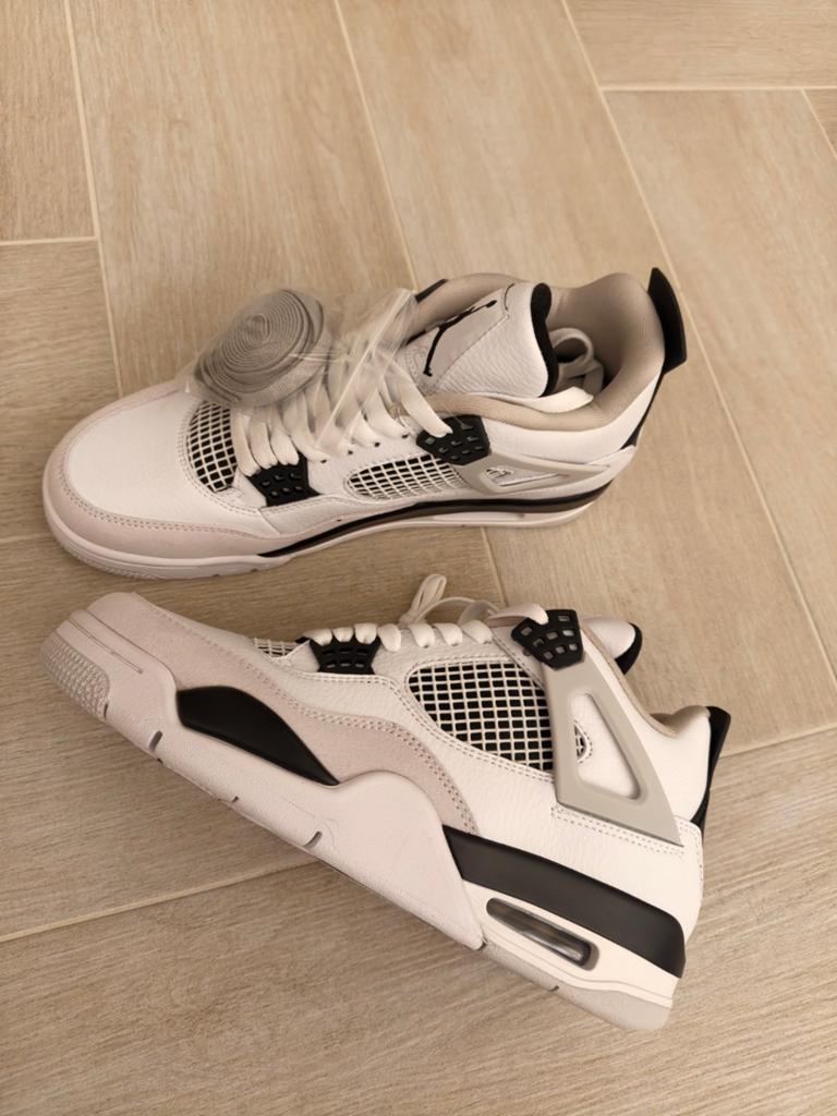 Air Jordan 4 Retro Military Maat 41 Zwart Wit Nieuw, Kleding | Heren, Schoenen, Ophalen of Verzenden, Nieuw, Wit