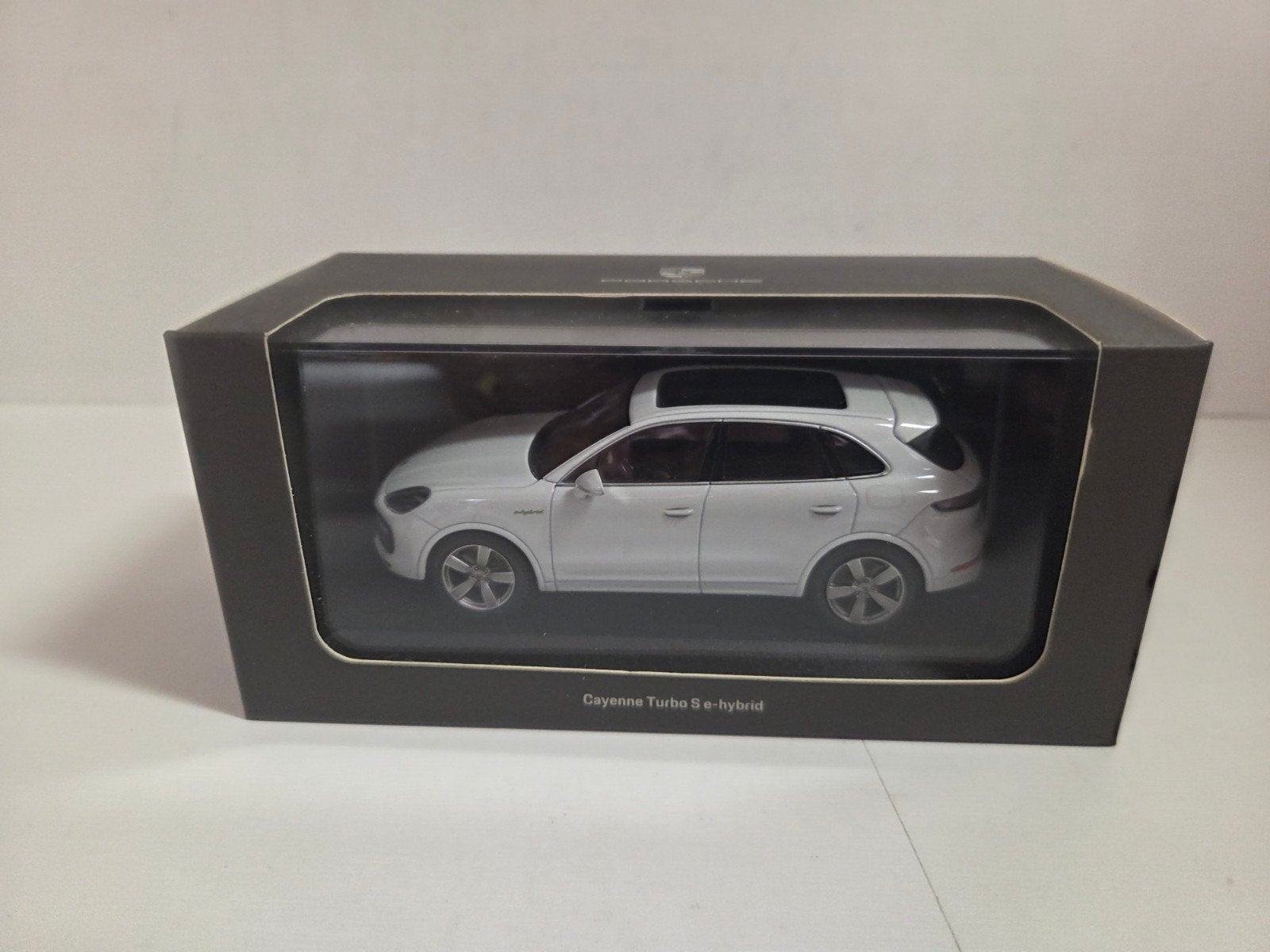 Minichamps Porsche Cayenne turbo S e-hybrid, Auto, ., Ophalen of Verzenden, Zo goed als nieuw