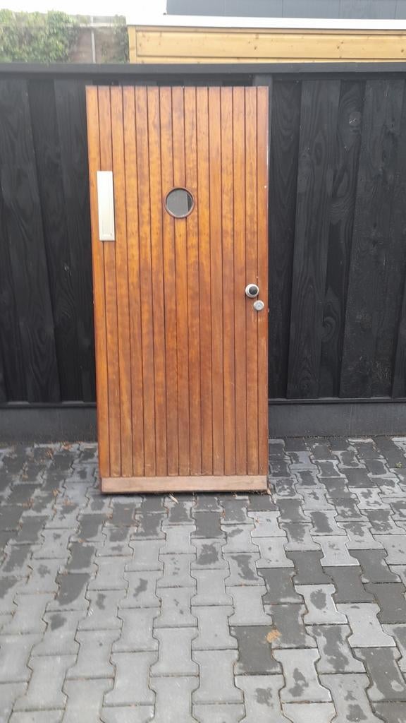 Hardhouten deur met glas, brievenbus en ronde greep, Doe-het-zelf en Verbouw, Deuren en Horren, Gebruikt, 80 tot 100 cm, Ophalen of Verzenden