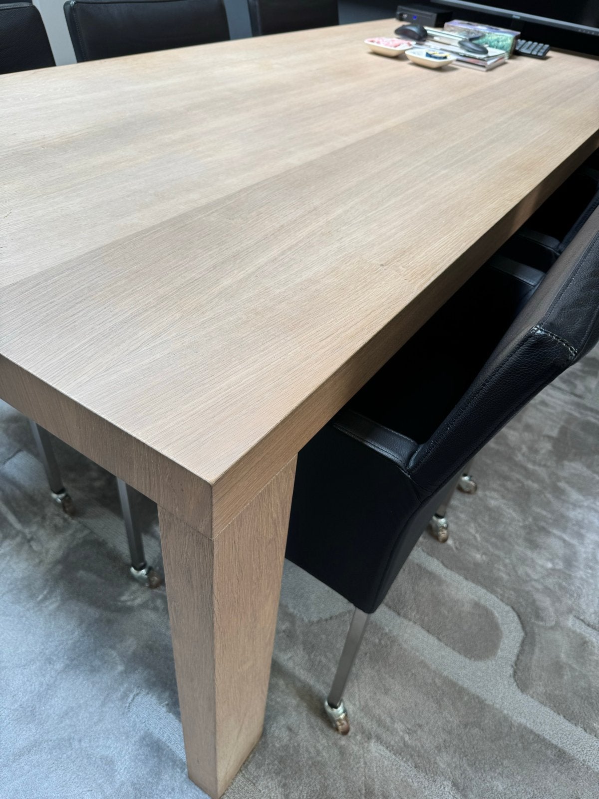 Eikenhouten eettafel met 6 leren stoelen, Gebruikt, 100 tot 150 cm, Eikenhout, 200 cm of meer