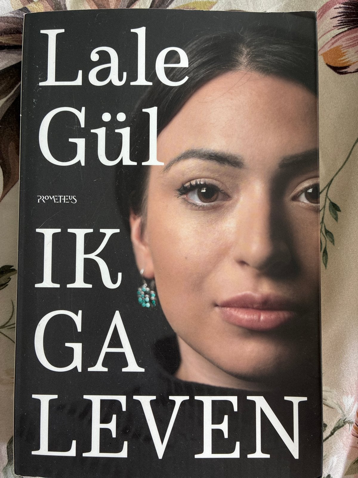 Lale Gül - Ik ga leven (Boek), Ophalen of Verzenden, Zo goed als nieuw