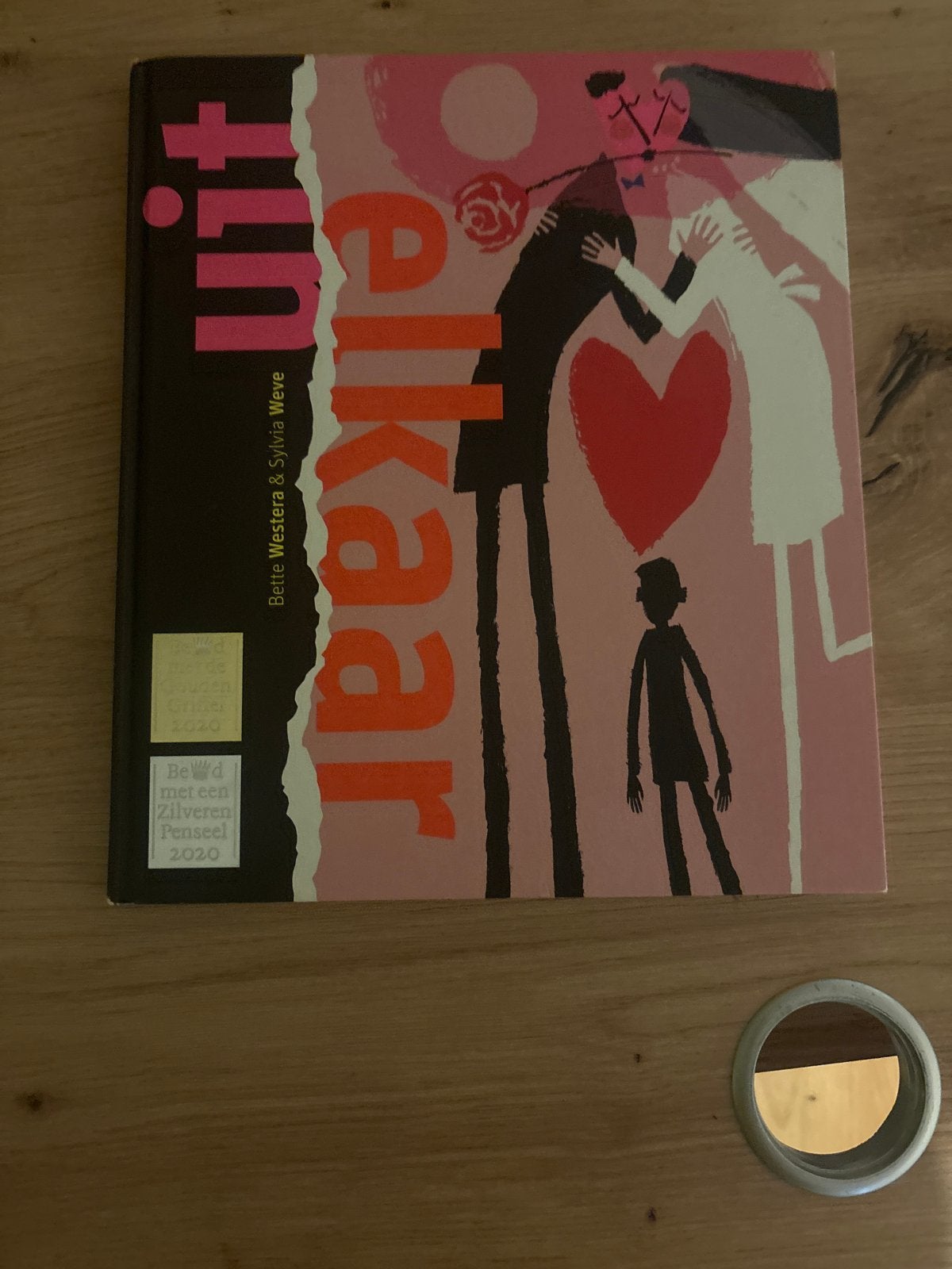 Uit Elkaar - Bette Westera & Sylvia Weve (Zilveren Penseel), Ophalen of Verzenden, Zo goed als nieuw, Fictie algemeen