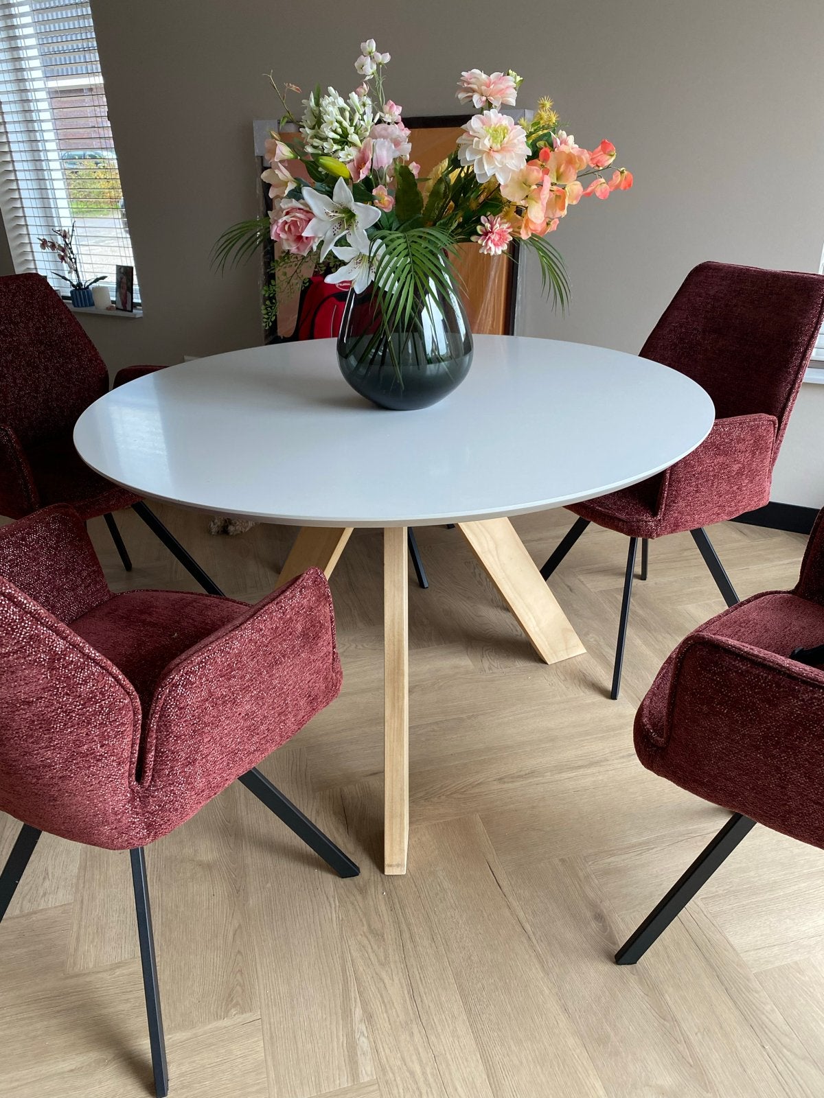 Leuke ronde tafel diameter 1.20 met kleine beschadiging, Ophalen, Gebruikt, Rond, 100 tot 150 cm