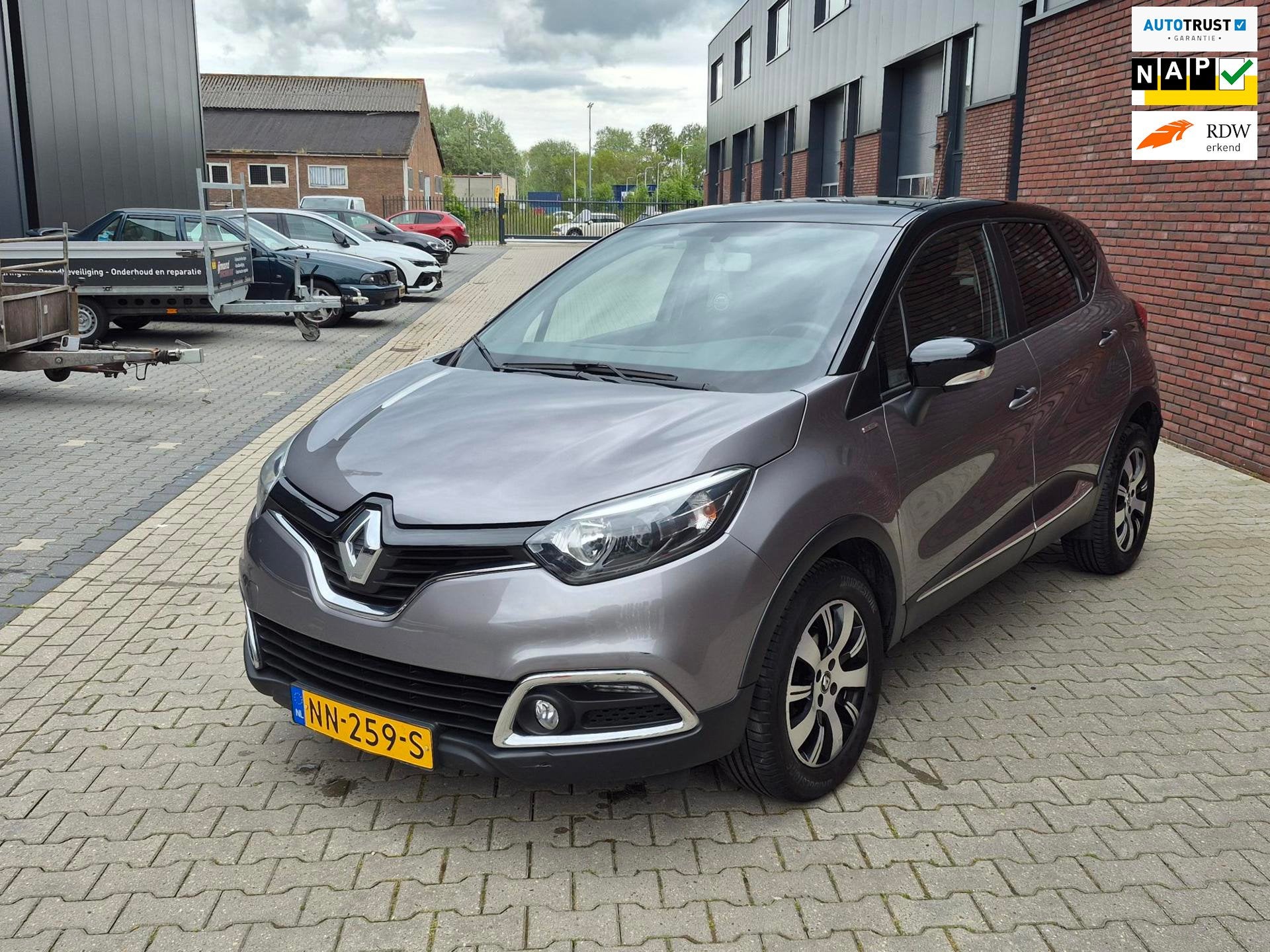Renault Captur 1.2 TCe Limited automaat + set winterbanden, Auto's, Dealer onderhouden, Stof, 4 cilinders, Origineel Nederlands