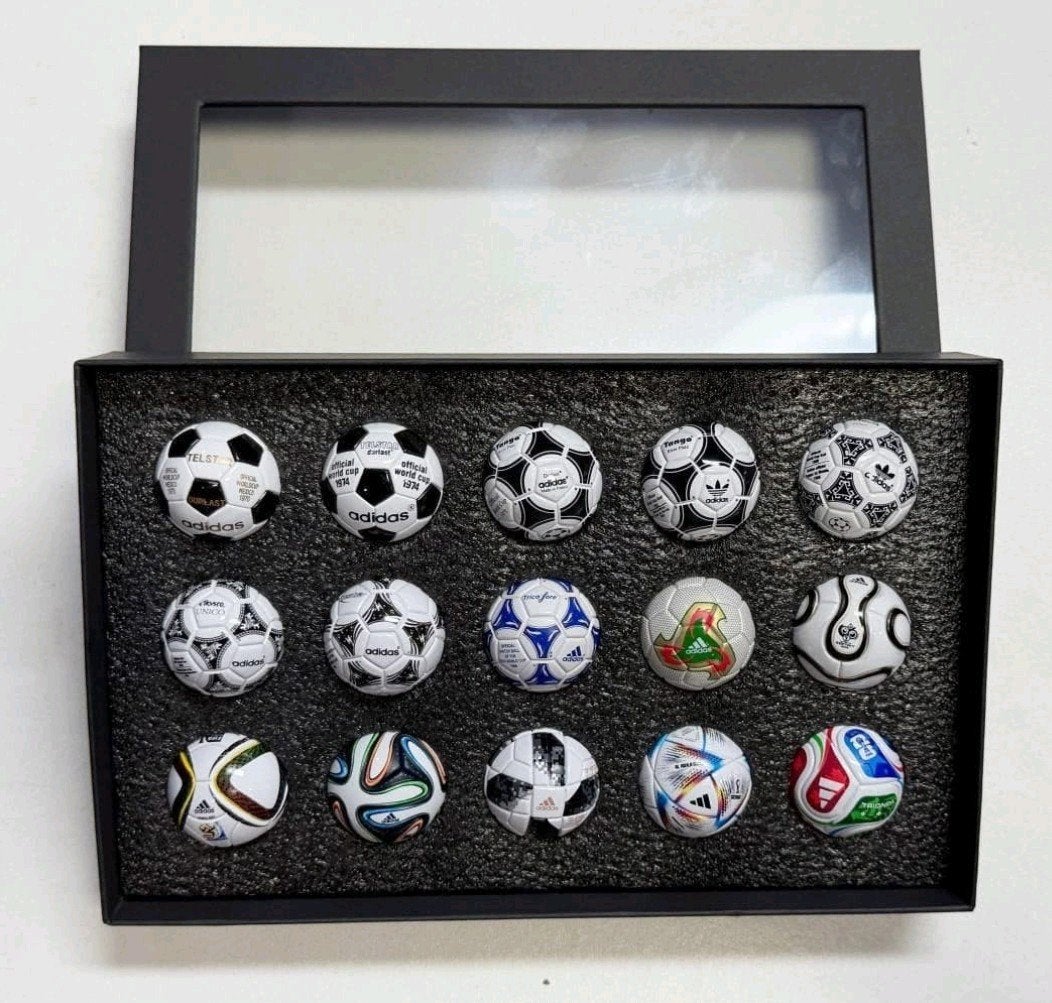 Historische Adidas WK ballen mini collectie, Verzamelen, Ophalen of Verzenden, Nieuw, Overige sporten, Overige typen