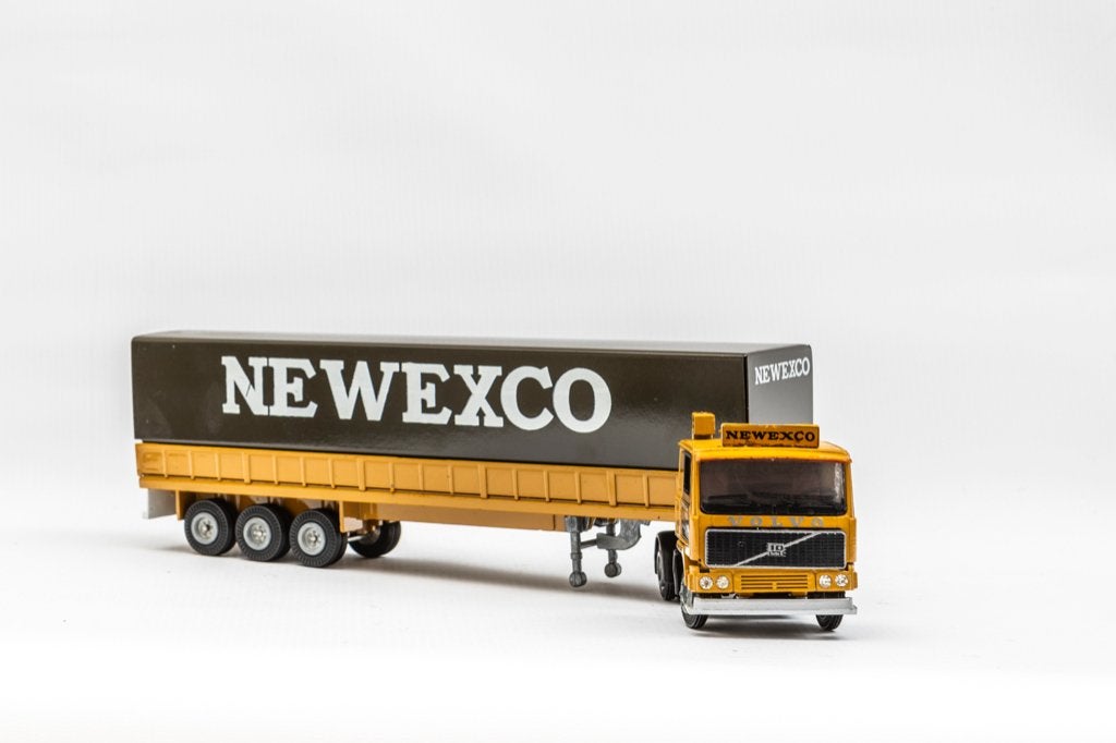 Volvo F10, Newexco, Winschoten, Hobby en Vrije tijd, Modelauto's | 1:50, Ophalen of Verzenden, Zo goed als nieuw, Bus of Vrachtwagen