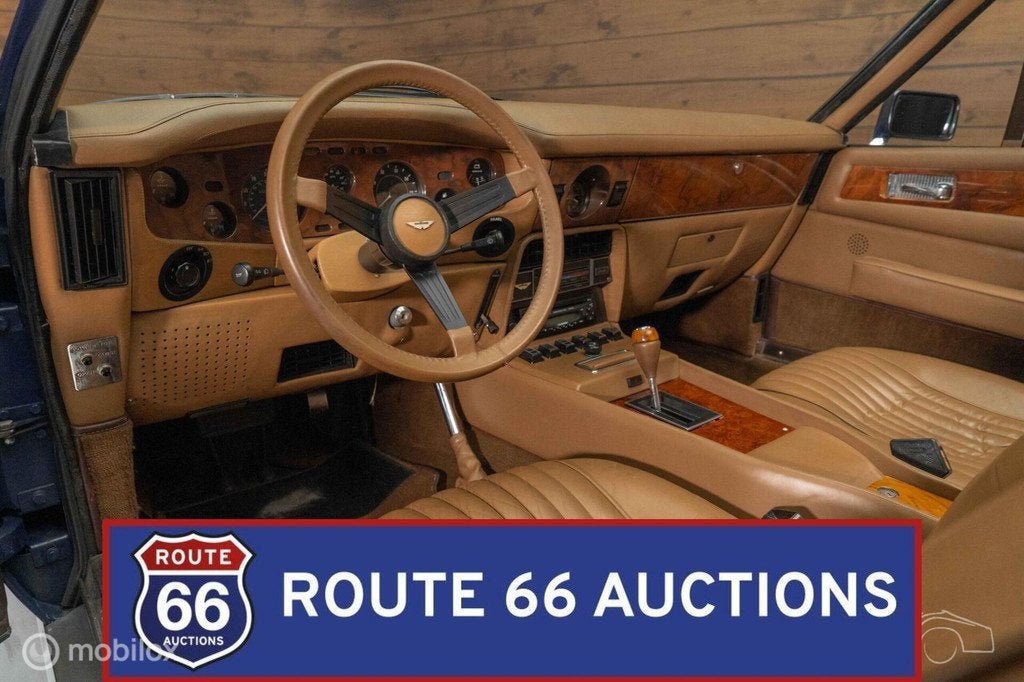 Aston-Martin V8 Volante Cabriolet LHD | 1981 | Route 66 Auct, Auto's, Oldtimers, Overige carrosserieën, Zwart, Bedrijf, Handgeschakeld